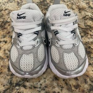 SOLDDDDDD!!!!Nike Kids White and Silver Mesh Athletic Sneakers